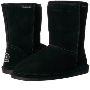 BearPaw Emma Short in black